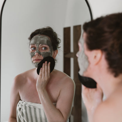 removing mud mask after its exfoliation and deep pore refining
